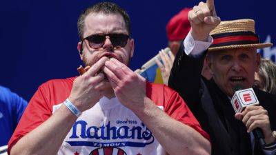 Nathan's hot dog eating contest: Patrick Bertoletti, Miki Sudo win - apnews.com - Japan - New York - county Day - county Independence - state Florida - city Chicago