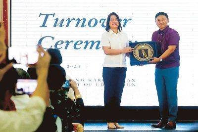 Sara Duterte - Neil Jayson Servallos - Sonny Angara - Angara takes over DepEd - philstar.com - Philippines - city Pasig - city Manila, Philippines