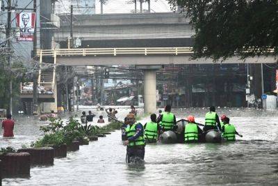 Stranded commuters, motorists endure Metro Manila’s floods