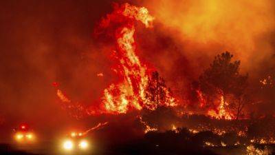 Western fires: California's largest wildfire explodes in size - apnews.com - Canada - Los Angeles - state Oregon - Washington - state California - city Washington