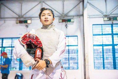 Ralph Edwin Villanueva - Olympics - Sam Catantan - Fencer Catantan bucks hurt knee, beats Brazilian foe to advance in Paris Olympics - philstar.com - Philippines - Brazil - Italy - city Paris - city Manila, Philippines