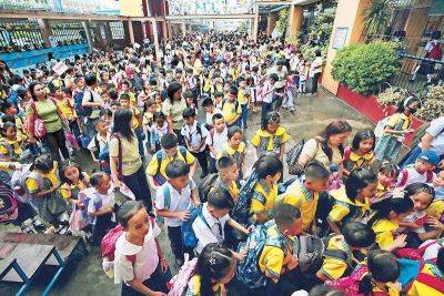 Neil Jayson Servallos - Sonny Angara - 98 percent of schools proceed with opening of classes - philstar.com - Philippines - region Ilocos - city Manila, Philippines