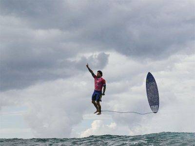 Olympics - Number 1: How an AFP photographer grabbed the perfect surf shot - philstar.com - Australia - Brazil - France