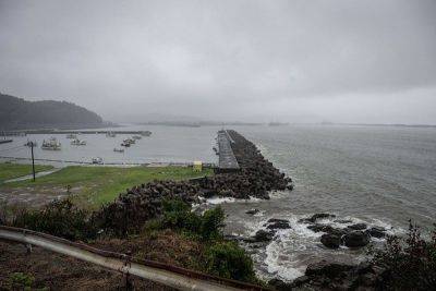 'Very strong' typhoon buffets Japan's Pacific coast