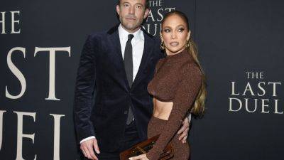 Jennifer Lopez files for divorce from Ben Affleck