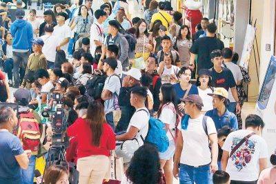 Thousands flock to ports for long weekend voyages