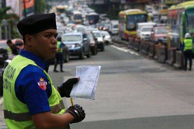 Ghio Ong - Chased by MMDA enforcers, motorist drives away - philstar.com - Philippines - city Manila, Philippines