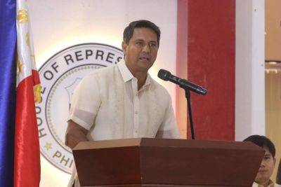 Iza Iglesias - Richard Gomez - Richard Gomez deletes post after drawing flak over bus lane rant - manilatimes.net - Philippines - city Quezon - city Manila, Philippines