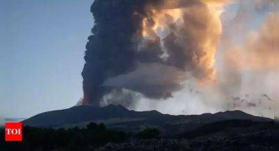 Hundreds flee after Philippine volcano warning