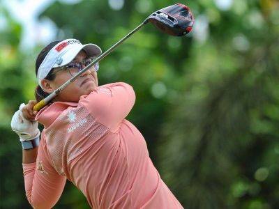 Singson finishes strong, trails by 6 in China