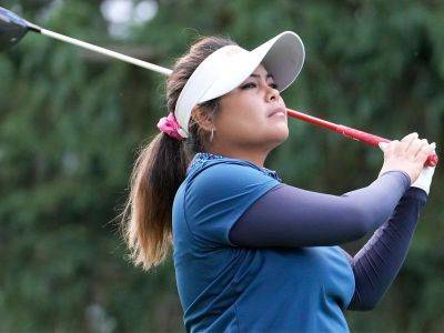 Ardina sizzles with 65, trails by 2 in Arkansas