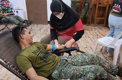 Soldiers, cops donate blood for Cotabato residents