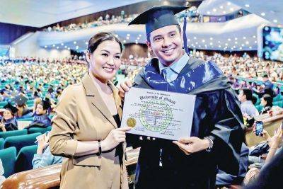 Kristofer Purnell - WATCH: Ejay Falcon receives diploma for Political Science degree - philstar.com - Philippines - city Manila, Philippines